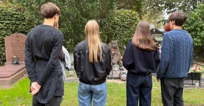 Władze i uczniowie odwiedzili groby zmarłych radnych