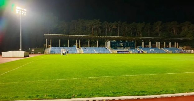 Na Stadionie Miejskim im. Leszka Zakrzewskiego w Świnoujściu działa już nowe oświetlenie. 64 oprawy LED umożliwiają treningi po zmroku, a natężenie światła można dostosować do rodzaju zajęć.